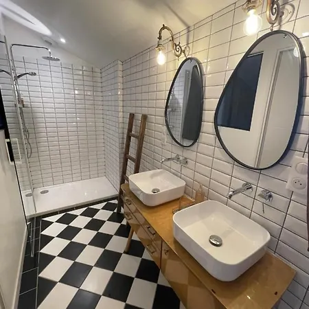 ゲストハウス O Trois Puits